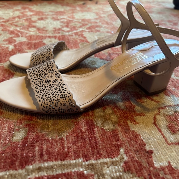 Salvatore Ferragamo nude 2” block heel size 10 B - Picture 6 of 10